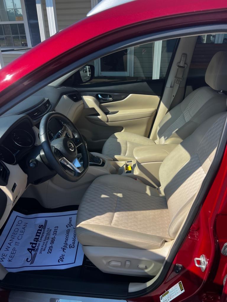 2019 Nissan Rogue SV photo 13