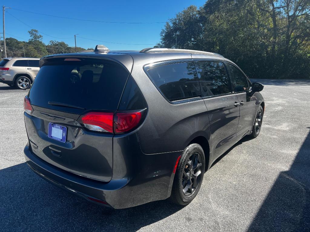 2018 Chrysler Pacifica Touring L photo 6