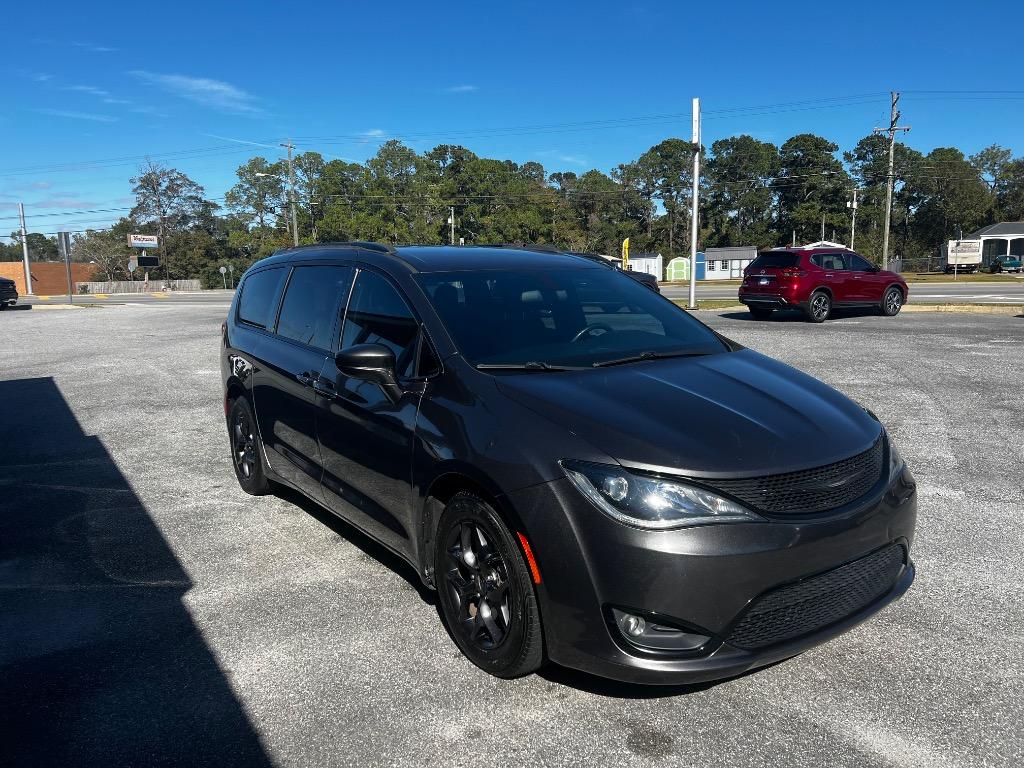 2018 Chrysler Pacifica Touring L photo 4