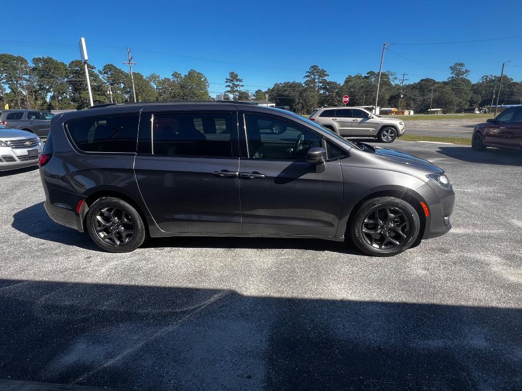 2018 Chrysler Pacifica Touring L photo 5