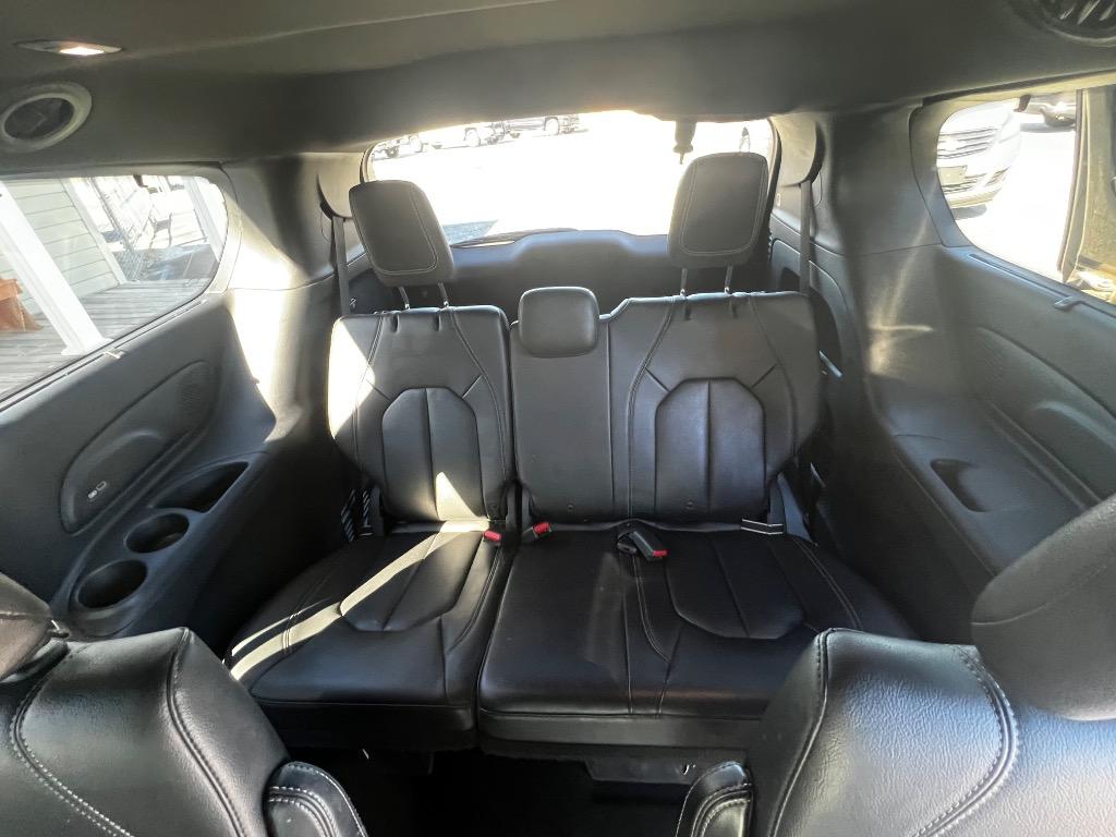 2018 Chrysler Pacifica Touring L photo 11