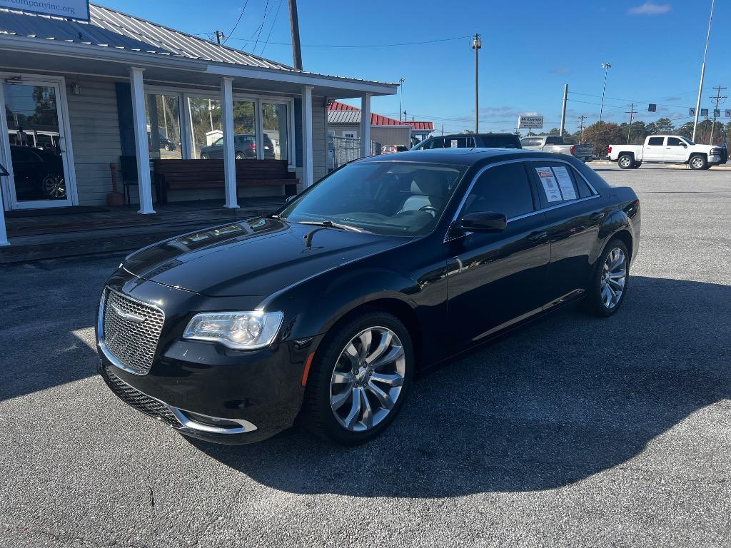 2018 Chrysler 300 Touring photo 2