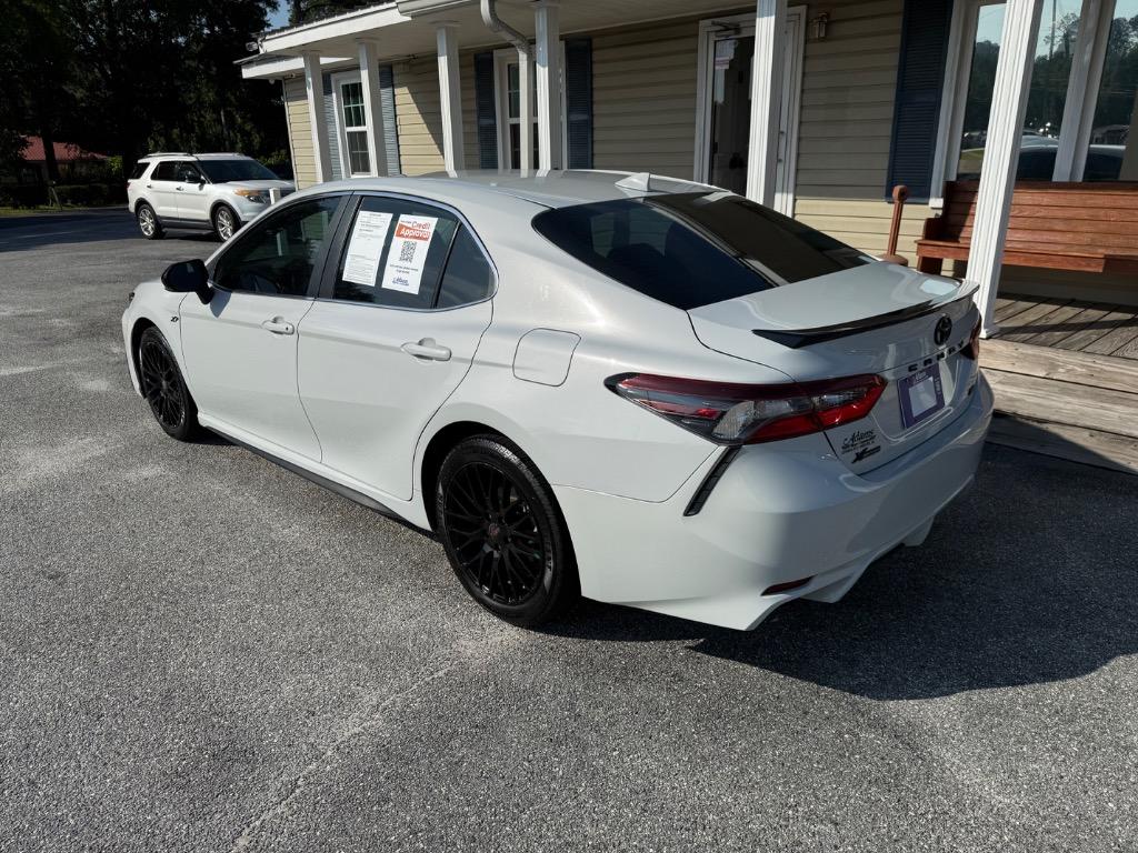 2022 Toyota Camry SE - Photo 8