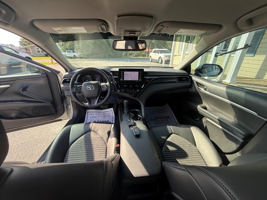 2022 Toyota Camry SE - Photo 12
