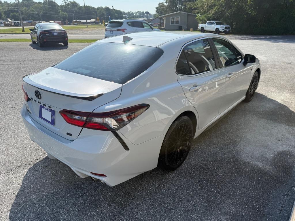 2022 Toyota Camry SE - Photo 6