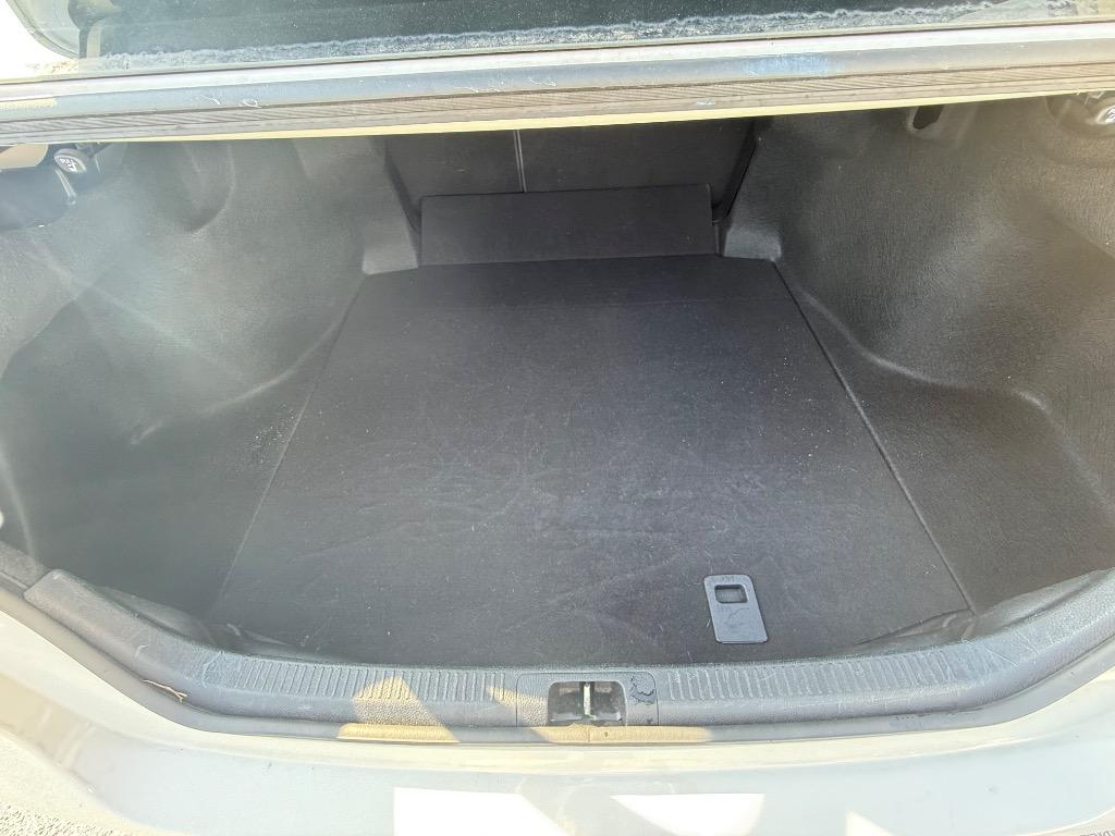 2022 Toyota Camry SE - Photo 10