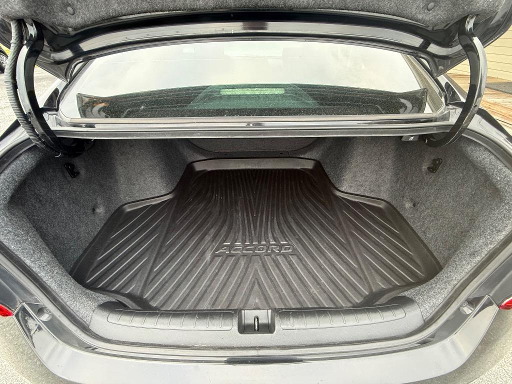 2020 Honda Accord LX - Photo 9